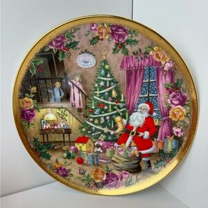 Royal Albert Old Country Roses CHRISTMAS‎ SURPRISE Decorative Plate 8", Gold Rim